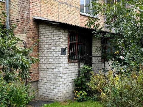 комерційна за адресою Дніпровська вул., 4