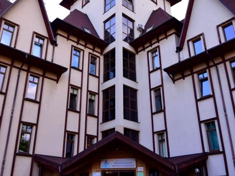 комерційна за адресою Берестейське шосе (Брест-Литовське), 8