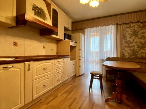 квартира за адресою Київ, Драгоманова вул., 44-А