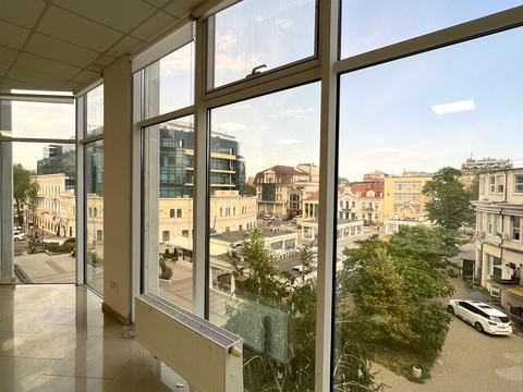 коммерческая по адресу Вице-адмирала Жукова пер., 21/23