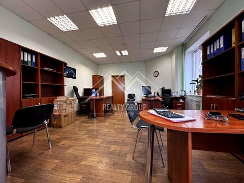 комерційна за адресою Травнева вул., 35