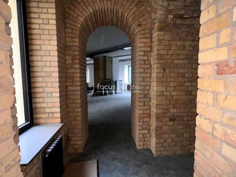 комерційна за адресою Прорізна вул., 8