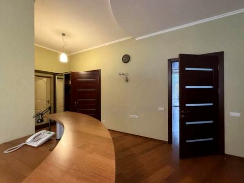 комерційна за адресою Шовковична вул., 21