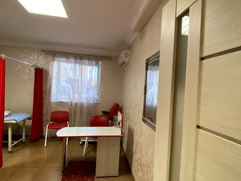 комерційна за адресою Інститутська вул., 6а