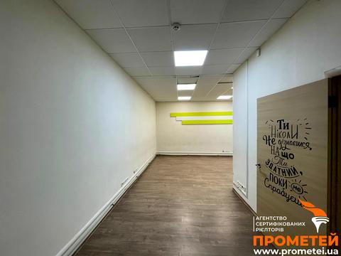 комерційна за адресою Вадима Гетьмана вул., 30-Б