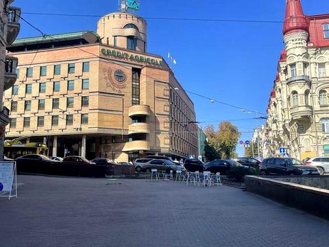 коммерческая по адресу Українських Героїв, 1
