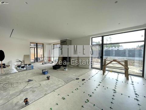 будинок за адресою Анни Ярославни вул.