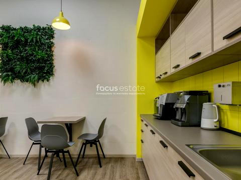 комерційна за адресою Борщагівська вул., 154