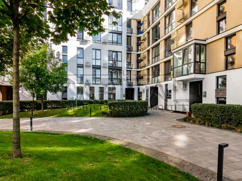 комерційна за адресою Київ, Салютна вул., 2-Б