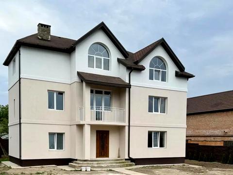 будинок за адресою Шкільна вул., 1