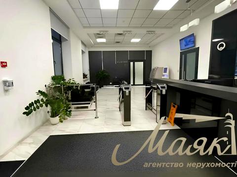 комерційна за адресою Миколи Міхновського бульв. (Дружби Народів), 19 