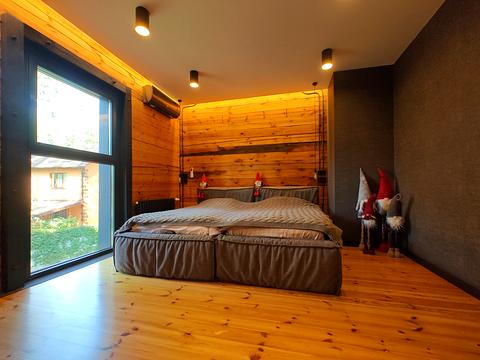 участок по адресу Антония Михайловского ул., 1