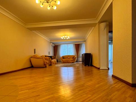 квартира за адресою Академіка Чекмарьова вул., 2