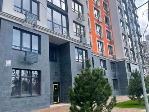 комерційна за адресою Живописна вул., 3