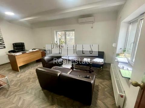 комерційна за адресою Київ, Науки просп., 33А