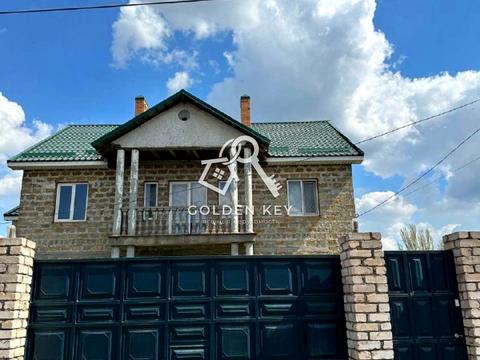 будинок за адресою Червоних Троянд вул.