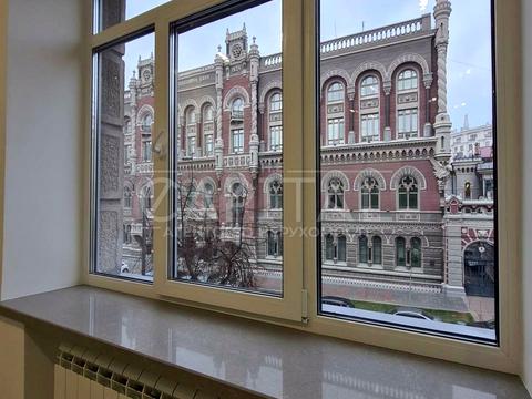 комерційна за адресою Інститутська вул., 16