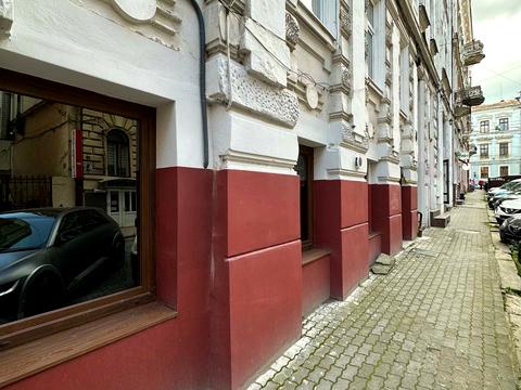 комерційна за адресою Антона Кохановського вул., 4