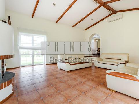 будинок за адресою Зоряна вул.