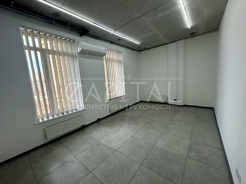 комерційна за адресою Борщагівська вул., 192