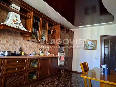 квартира за адресою Анни Ахматової вул., 13