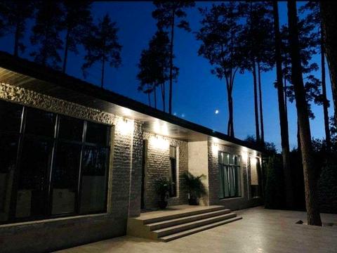 будинок за адресою Вишнева вул.