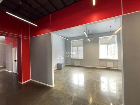 комерційна за адресою Лаврська вул. (Січневого Повстання), 16