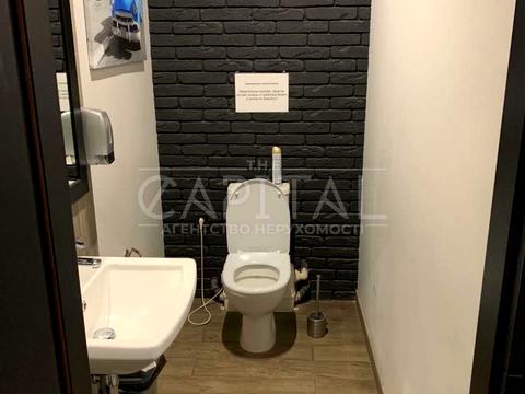 комерційна за адресою Малопідвальна вул., 21/8