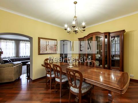 будинок за адресою Молодіжна вул. (леніна)