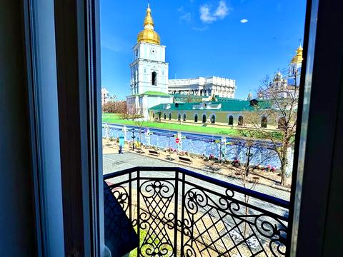 комерційна за адресою Трьохсвятительська вул., 13