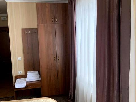 коммерческая по адресу с. Поляница, Вишні, 300