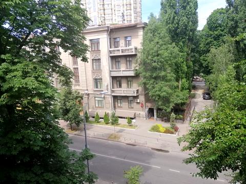 комерційна за адресою Шовковична вул., 7-А