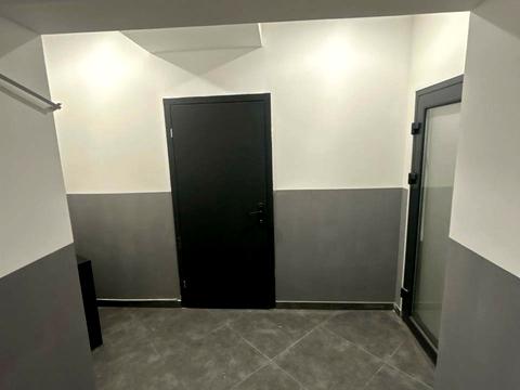 комерційна за адресою Київська вул., 1