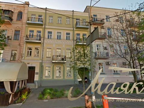 комерційна за адресою Івана Франка пл., 29