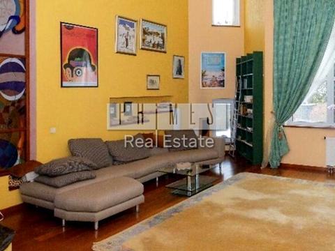 будинок за адресою Вишнева вул.