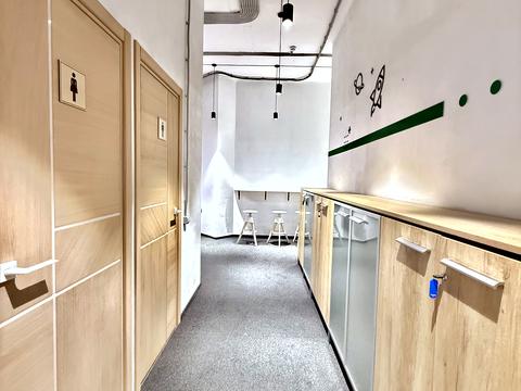 комерційна за адресою Кловський узвіз, 7a
