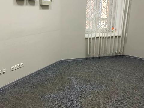 комерційна за адресою Дмитра Яворницького просп. (Карла Маркса), 68