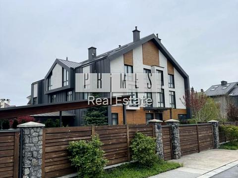 будинок за адресою Лютнева вул.