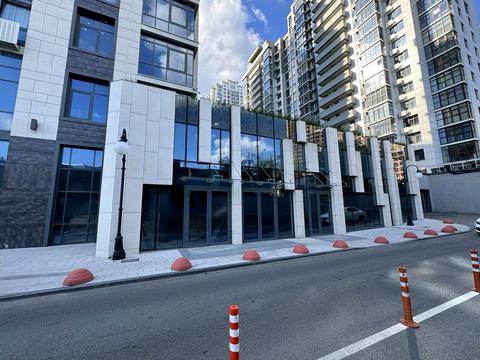 комерційна за адресою Андрія Верхогляда вул. (Михайла Драгомирова), 17-В