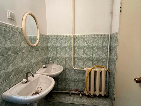 комерційна за адресою Леваневців вул., 10