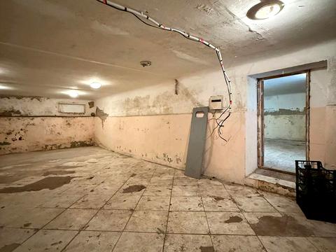 комерційна за адресою Берегова вул., 1
