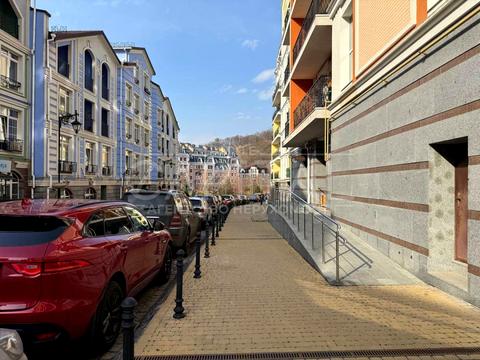 комерційна за адресою Дегтярна вул., 9