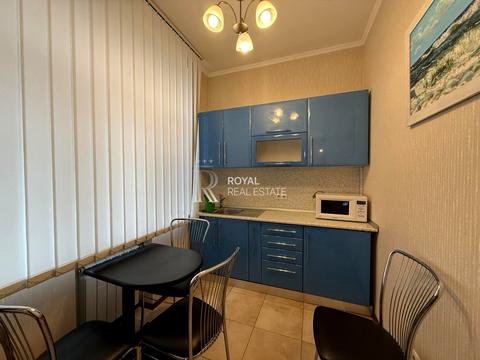 комерційна за адресою Шовковична вул., 21