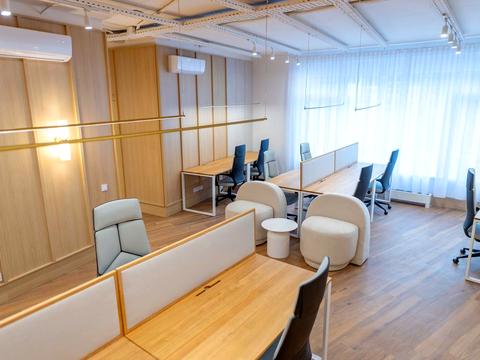 комерційна за адресою Буслівська вул., 12