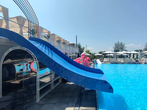 коммерческая по адресу Центральна, 1