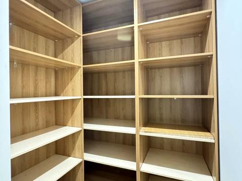 комерційна за адресою Велика Васильківська вул. (Червоноармійська), 1-3/2а