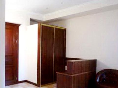комерційна за адресою Лютеранська вул., 8