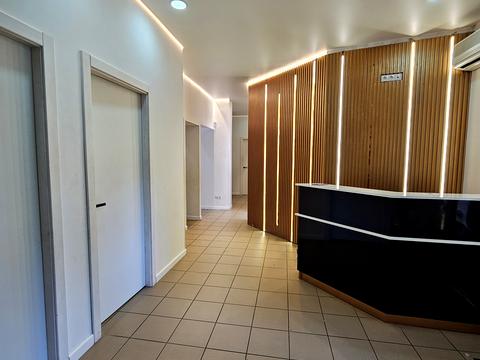 комерційна за адресою Раїси Окіпної вул., 4-А