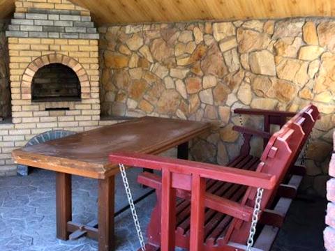 будинок за адресою с. Вишеньки, Садова вул.