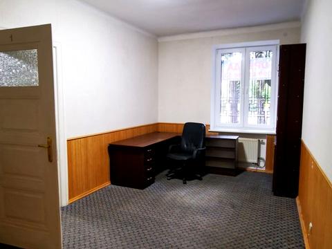 комерційна за адресою Марії Конопницької вул., 10
